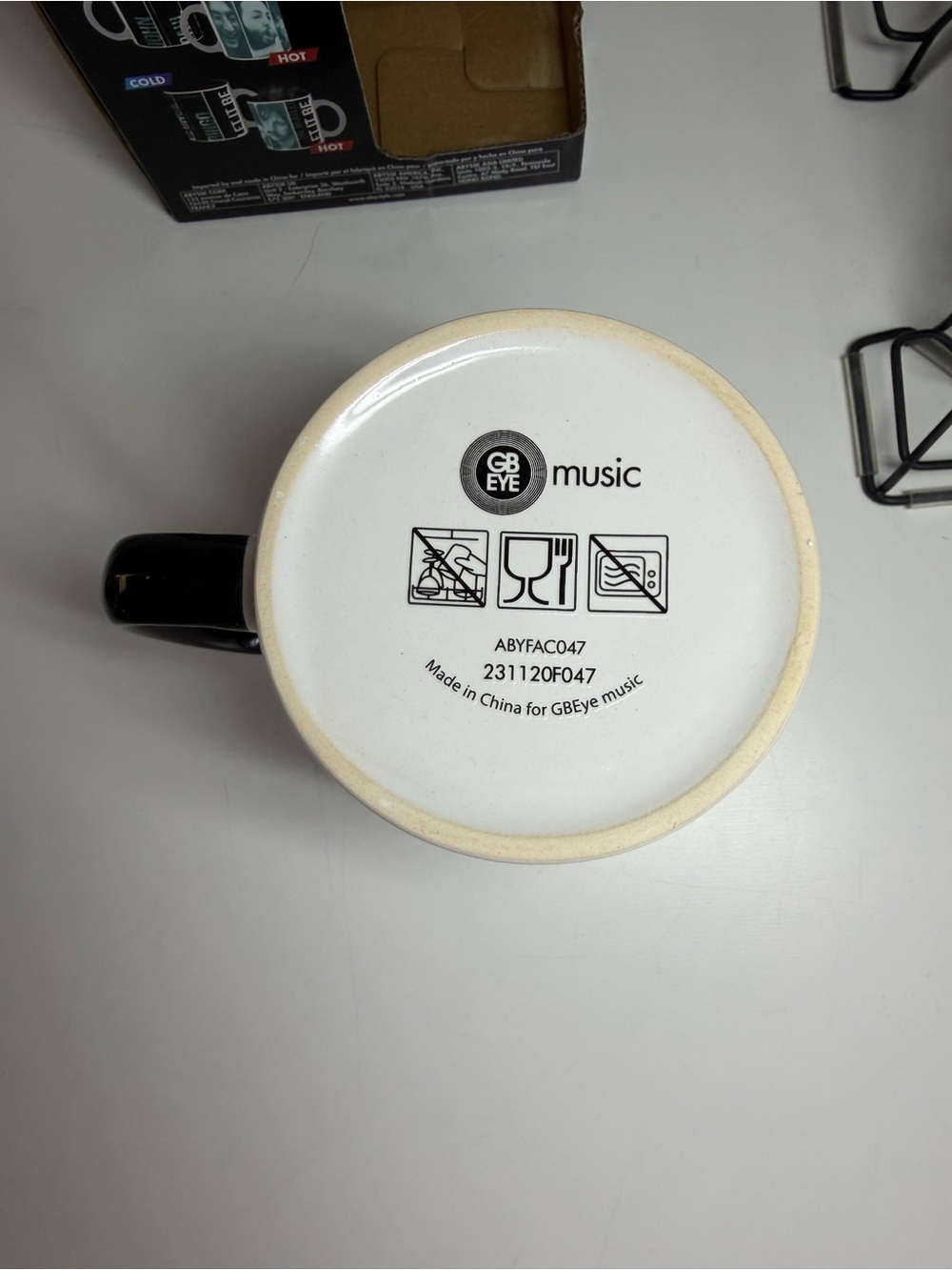 The Beatles Magic Mug 16oz - Picture 7 of 10